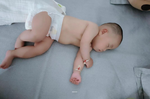 白银四个月宝宝12斤